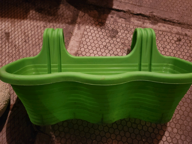 Planter  in Outdoor Décor in St. Catharines - Image 2