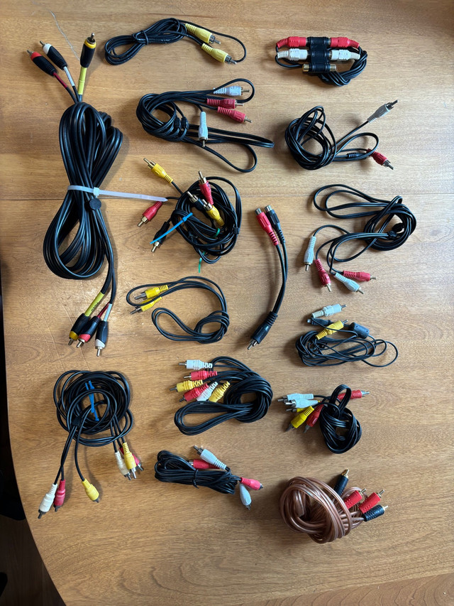 Cords / wires / adapters / cables  in Cables & Connectors in Edmonton