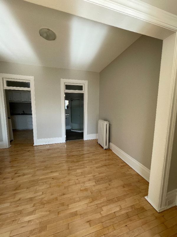 2 Bedroom apartment, Smiths Falls, Renovated, May Long Term Rentals