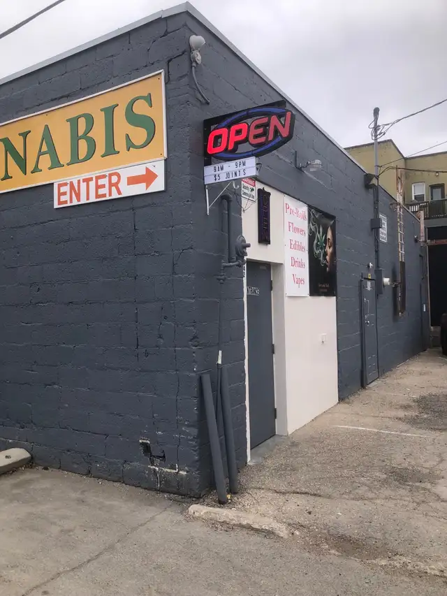 Cannabis shop for sale in Commercial & Office Space for Sale in Winnipeg - Image 4