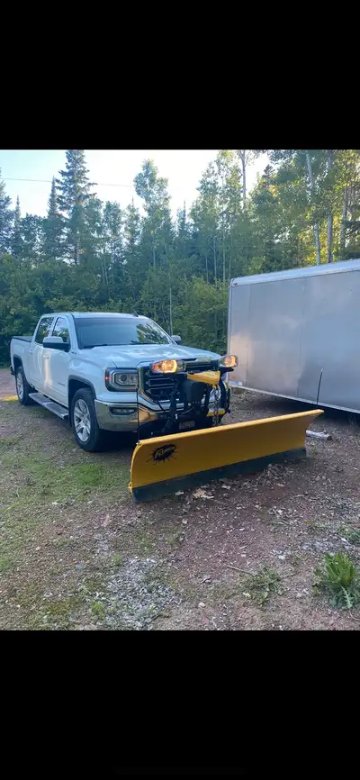 2018 GMC Sierra 1500 SLE. 4wd Crew cab short box with tonneau cover 5.3L V8 6L80 Auto ( transmission...