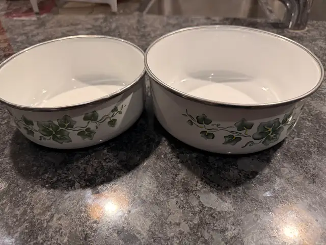 2 vintage ivy enamelware nesting bowls538903055822366722