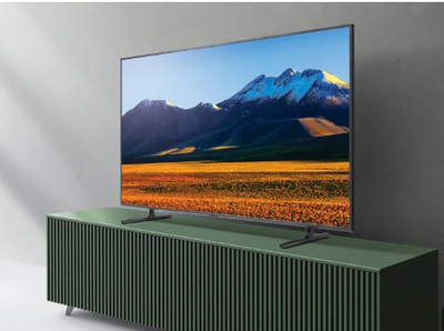 HELP. What's it worth?  82 inch Samsung smart TV. Damaged screen, View more