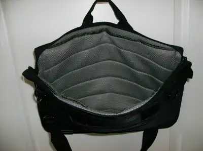 NEW Targus Laptop Carrying Case  - Well Made, View more