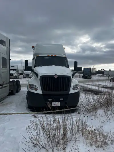 Looking for experienced driver for canada and cross border for flatbed with experience and older lic...