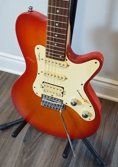**** PLEASE NOTE - VIDEO ISN'T MINE - INCLUDED FOR AUDIO DEMO **** (FS/T) 2004 Godin SD24 Guitar Exc...