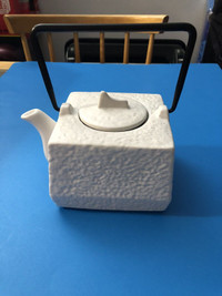 Morris Design Square Teapot wTea Strainer Pebbled White $33