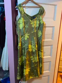 Gorgeous green formal wear dress size 14