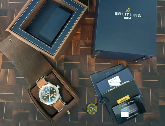 Unworn Breitling Aviator 8 B20 green dial 46mm FULL KIT in Jewellery & Watches in Longueuil / South Shore - Image 2