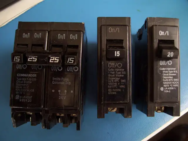 Disjoncteurs – GE/Cutler Hammer/Siemens – Breakers in Electrical in City of Montréal - Image 4