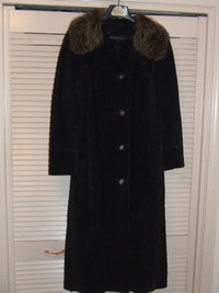 Woman's dress black suede coat /fur collar Manteau en suède noir