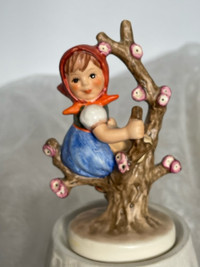 Goebel Hummel Figurine - Apple Tree Girl #141