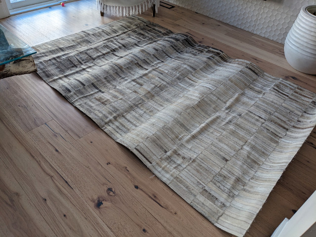 Selling Large Mobilia Leather Area Rug - $100 in Rugs, Carpets & Runners in Mississauga / Peel Region - Image 2
