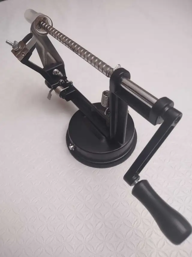 Apple peeler in Kitchen & Dining Wares in Mississauga / Peel Region - Image 4