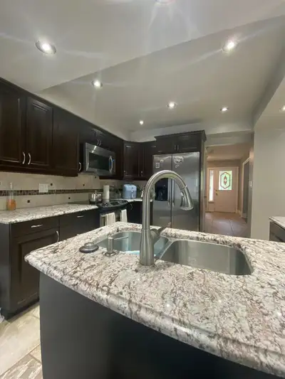 Room for Rent $800 nearby Thickson & Dundas St E Whitby, Best convenience area, good privacy and coz...