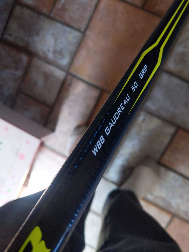 Warrior alpha quickstrike pro grip 50 flx hockey stick in Hockey in Mississauga / Peel Region - Image 4