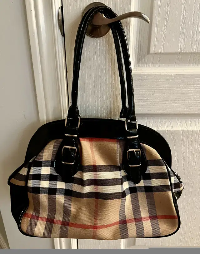 BURBERRY  Beige/Black /Red Nova Check  Handbag in Women's - Bags & Wallets in Oakville / Halton Region - Image 3