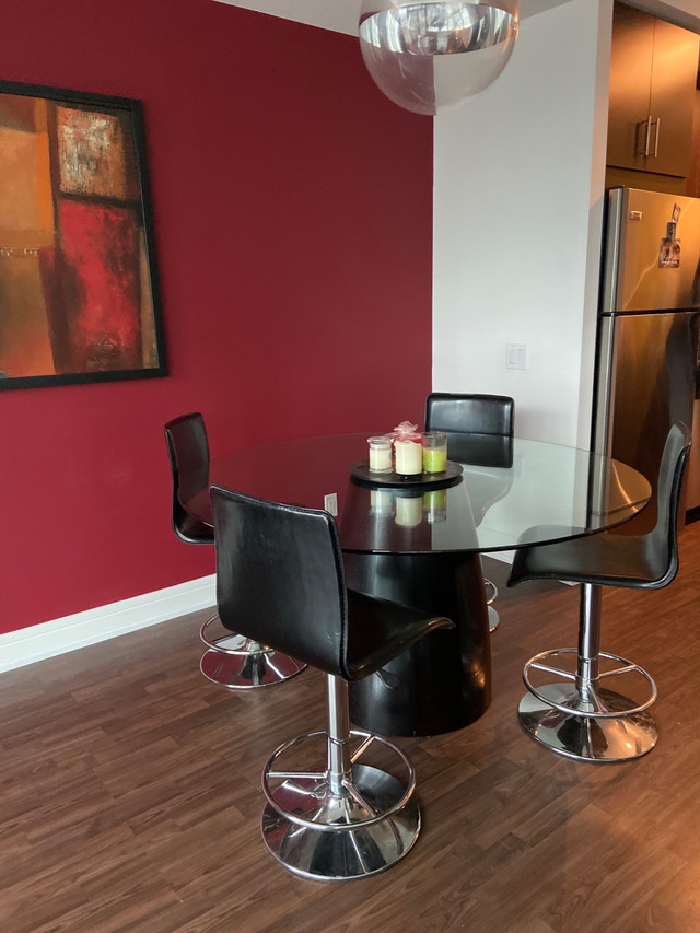 Glass Dining table and bar stool chairs  in Dining Tables & Sets in City of Toronto - Image 4