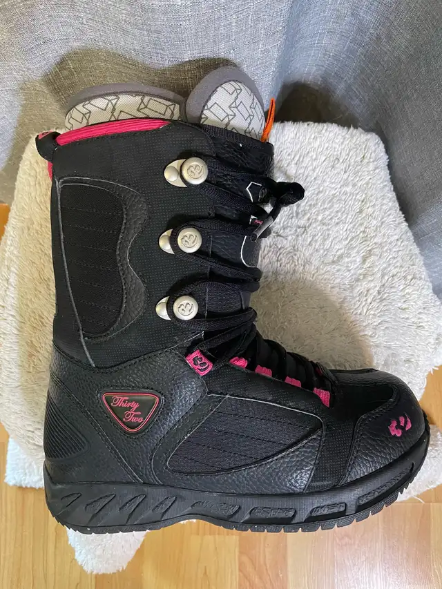 Women’s Snowboard Boots in Snowboard in Calgary - Image 10