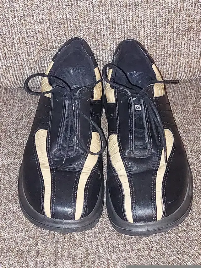 Ladies Ecco leather golf shoesMint/barely used Ladies 9 $45 in Toys & Games in Calgary - Image 3