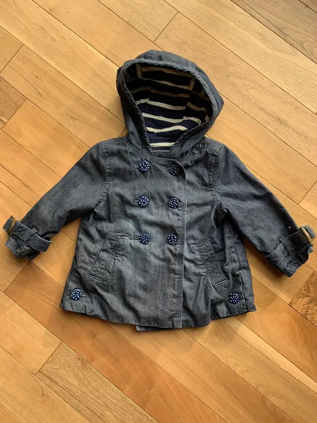 Manteau Tommy Hilfiger printemps-automne fille 18 mois in Clothing - 12-18 Months in Québec City - Image 2
