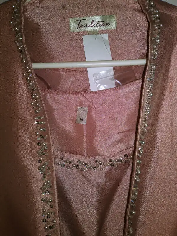 Two New Gorgeous silky dress sets Size 14 in Women's - Dresses & Skirts in City of Toronto - Image 7