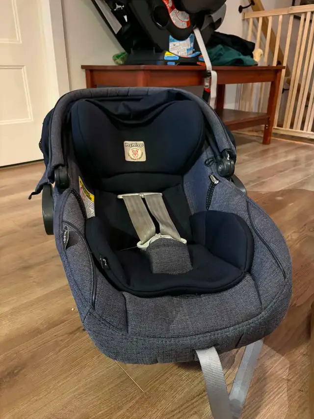 Siège d’auto bébé Peg Perego in Strollers, Carriers & Car Seats in City of Montréal - Image 4