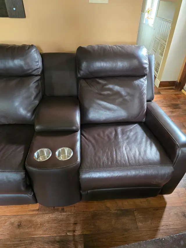 Canadian Made Palliser Couch in Couches & Futons in Stratford - Image 6