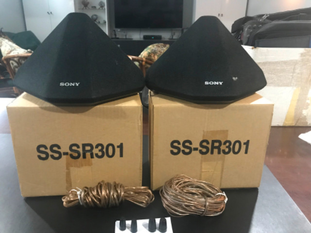 Paire  Haut-Parleurs pyramidal noir, Sony SS-SR 301 Neuf dans Haut-parleurs  à Longueuil/Rive Sud