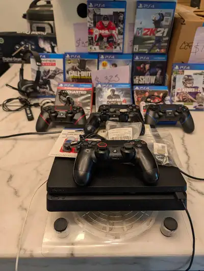 Console Playstation 4 avec 5 manettes....., View more