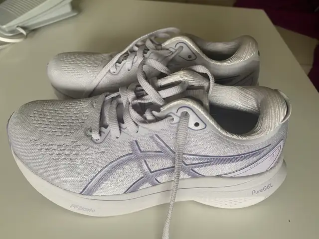 Asics Gel-Kayano 30 Women’s Size 5 1/2 in Women's - Shoes in Ottawa - Image 2
