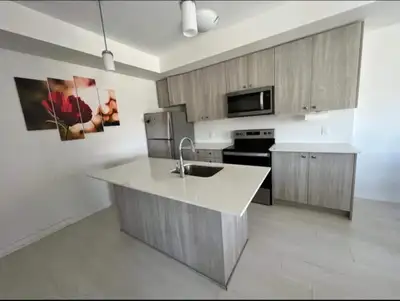 Welcome to this beautiful stacked townhouse available for rent! Featuring a modern kitchen with stai...