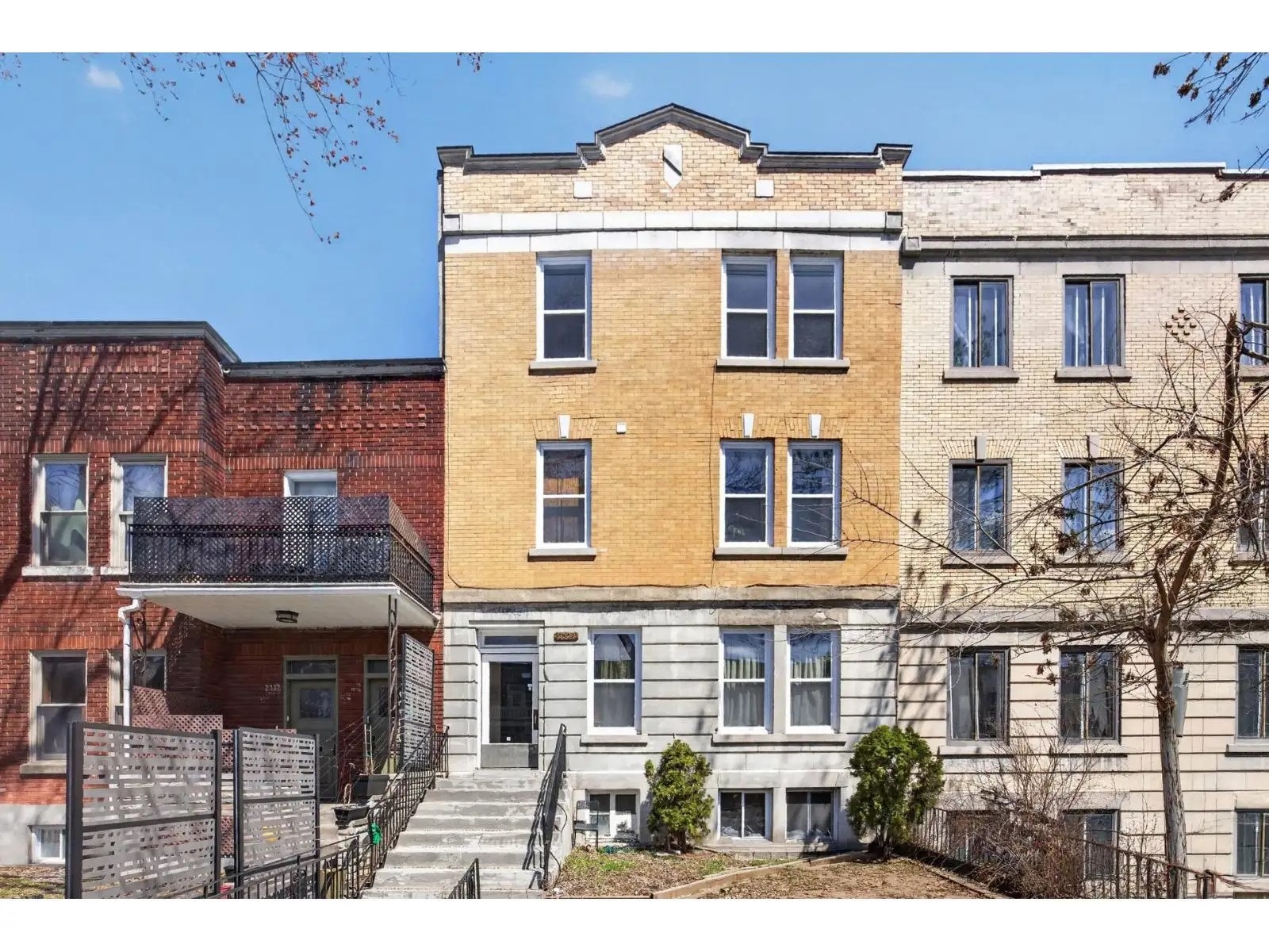 2329 Hampton Avenue — photo 1