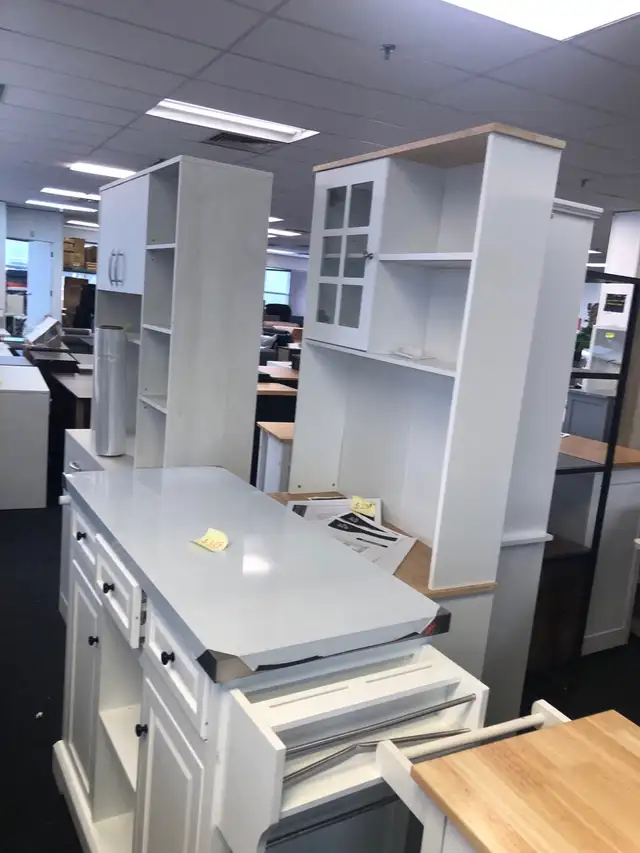 Warehouse sale: cabinets, kitchen islands  in Multi-item in Markham / York Region - Image 10