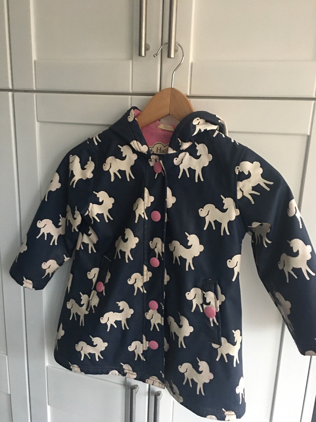 4t Hatley raincoat, unicorn color changing, spring coat in Clothing - 4T in City of Toronto