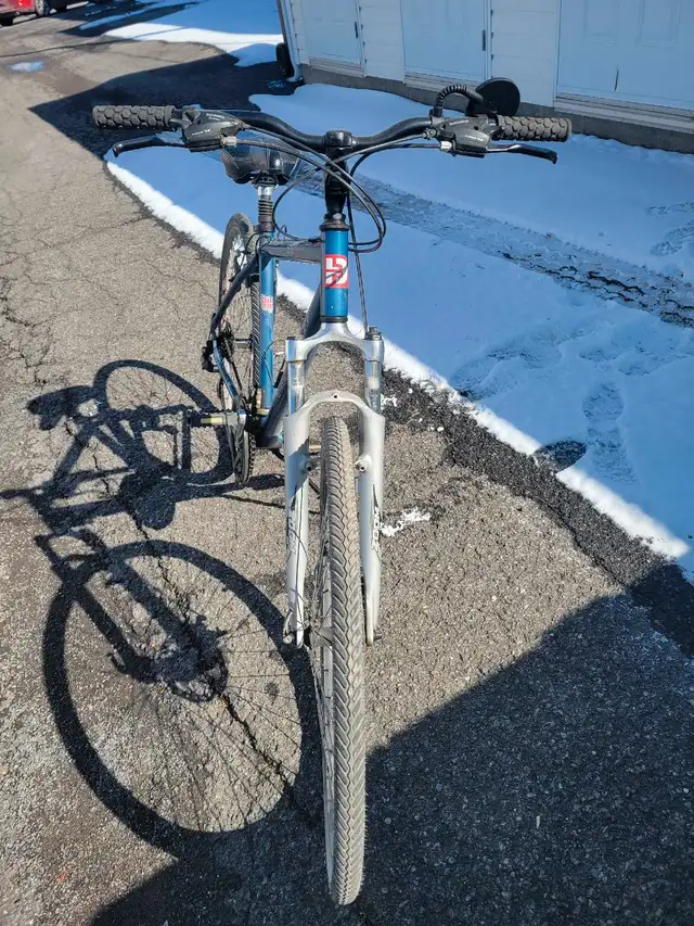 velo diamondback edgewood in Cruiser, Commuter & Hybrid in Saint-Jean-sur-Richelieu - Image 3