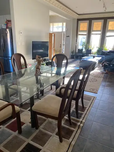 To all clean roommates! Furnished room in Mississauga, with internet and utilities. There is one gir...