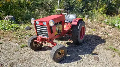 Tracteur à jardins Case 448 Parfait pour travailler votre terrain 18Hp Différentiel hydraulique (Hyd...