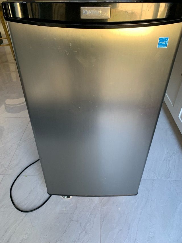 Mini Fridge  in Refrigerators in Oshawa / Durham Region - Image 2