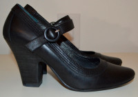 BRAVO Brown's Woman's Black Leather Shoes/Heels Size 6