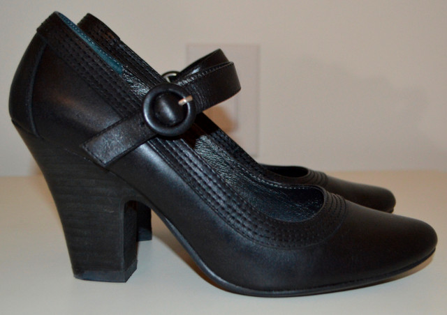 BRAVO Brown's Woman's Black Leather Shoes/Heels Size 6 in Women's - Shoes in City of Toronto