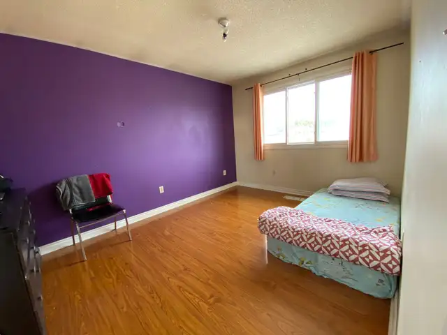 Spacious Bedroom for Rent – Prime Brampton Location! in Room Rentals & Roommates in Mississauga / Peel Region - Image 2