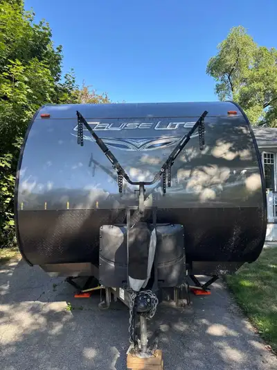 Lower price! $15,500 Salem River Cruise Lite Double Axel Murphy bed behind couch single bunk house L...
