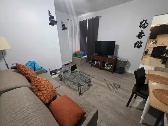 ELEGANT 1-BEDROOM UPPER LEVEL UNIT IN PRIME LOCATION