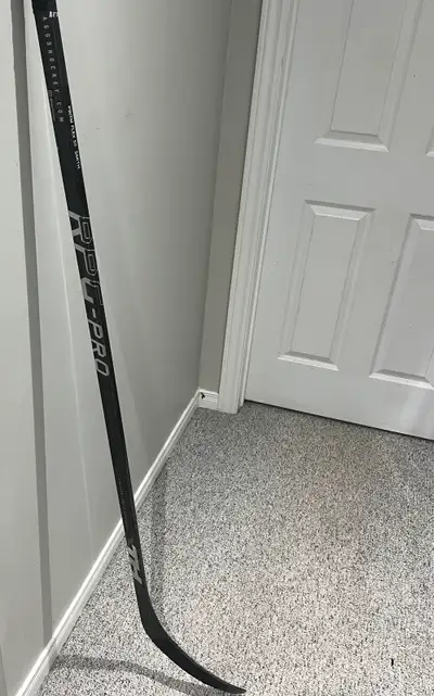 I'm selling a used TAGG hockey stick. It's a P90TM, 50 flex. It was custom made, i tried to use spec...