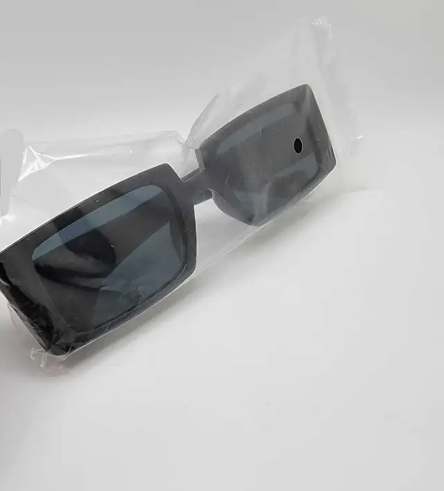 Retro 90s Rectangle Sunglasses – Fashionable for Women | UV400 in Multi-item in City of Toronto - Image 6