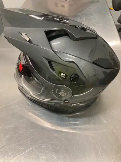 Z1R Range Mips Dual Sport Helmet Medium * Size medium * Colour is Titanium * Equipped with the lates...