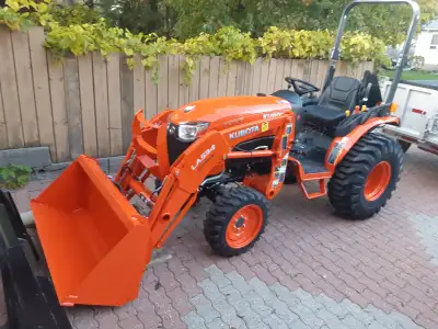 2019 B2650 Kubota tractor with: - 24.8 HP diesel engine with 179.4 hours - Quick Detach LA534A front...