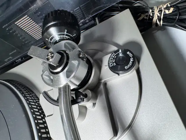 Technics SL3200 Direct Drive Turntable w Shure M91ED Cartridge in Stereo Systems & Home Theatre in City of Toronto - Image 10