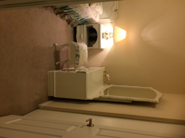 Spacious room available for Rent at Derry & Scott in Milton Room